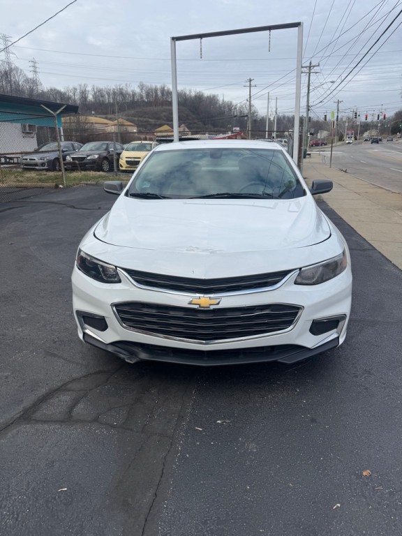2016 Chevrolet Malibu Image 2