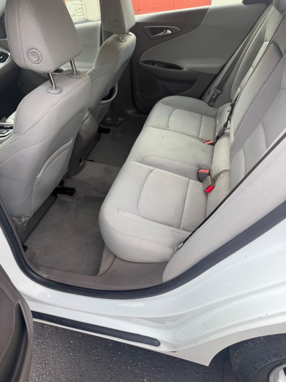 2016 Chevrolet Malibu Image 9