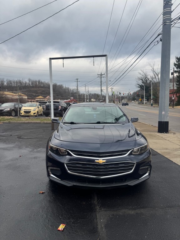 2017 Chevrolet Malibu Image 2