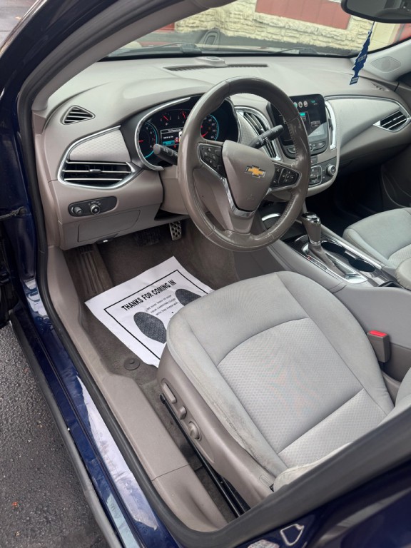 2017 Chevrolet Malibu Image 8