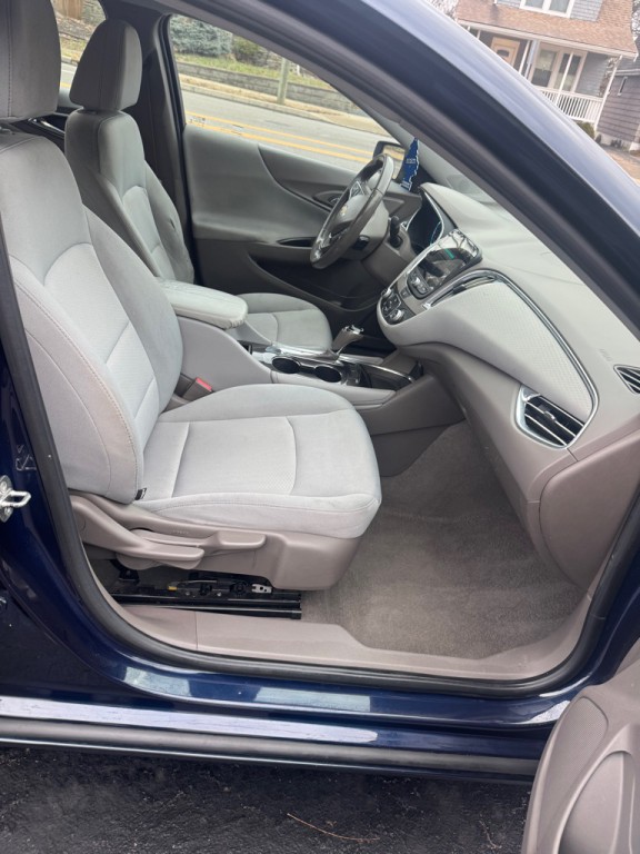2017 Chevrolet Malibu Image 11