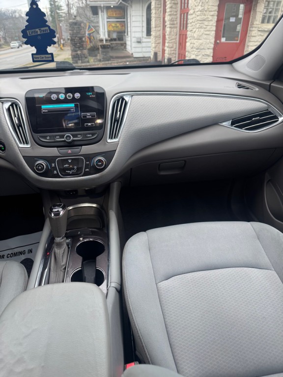 2017 Chevrolet Malibu Image 14