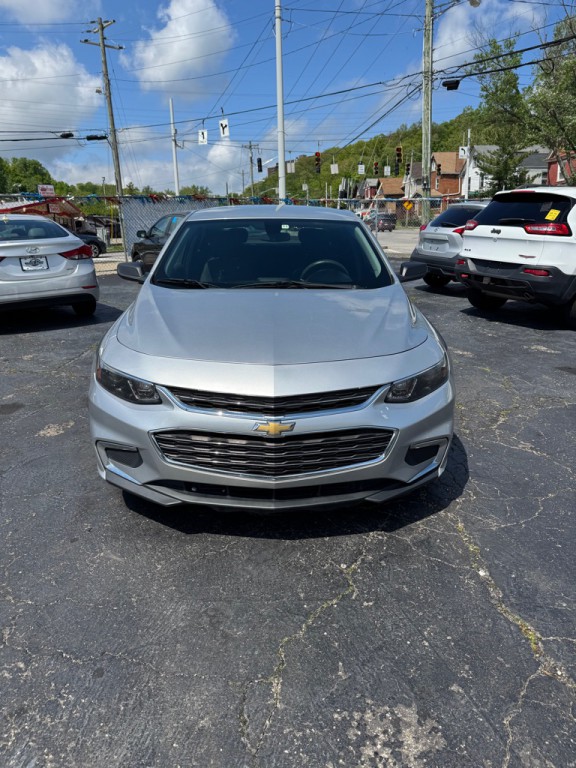 2018 Chevrolet Malibu Image 2