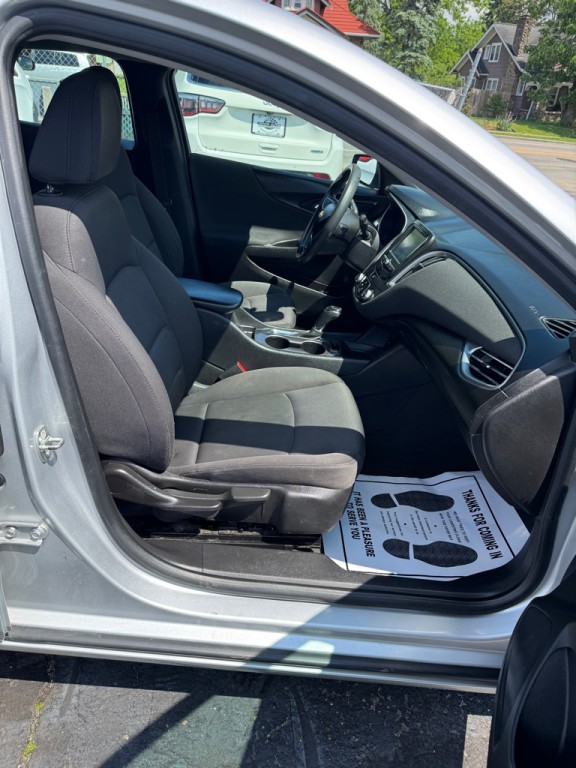 2018 Chevrolet Malibu Image 11
