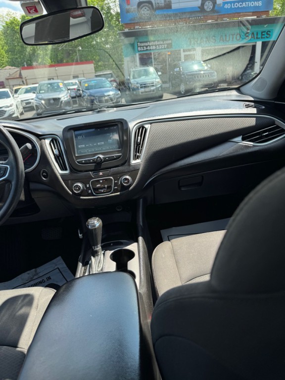 2018 Chevrolet Malibu Image 14