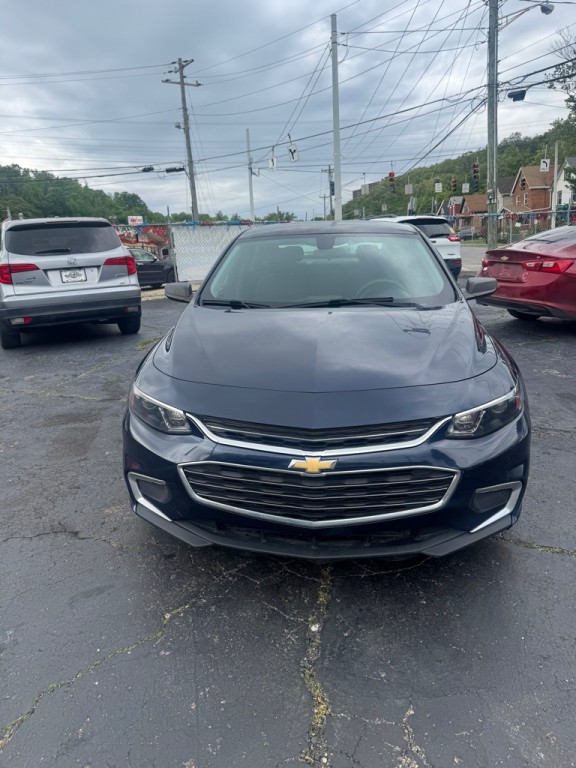 2017 Chevrolet Malibu Image 2