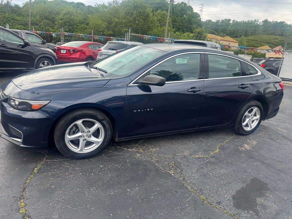 2017 Chevrolet Malibu Image 4