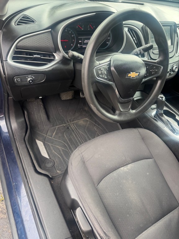 2017 Chevrolet Malibu Image 8