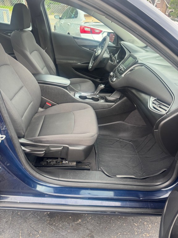 2017 Chevrolet Malibu Image 12