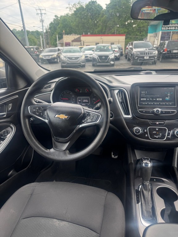 2017 Chevrolet Malibu Image 13