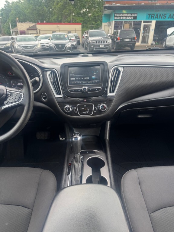 2017 Chevrolet Malibu Image 14