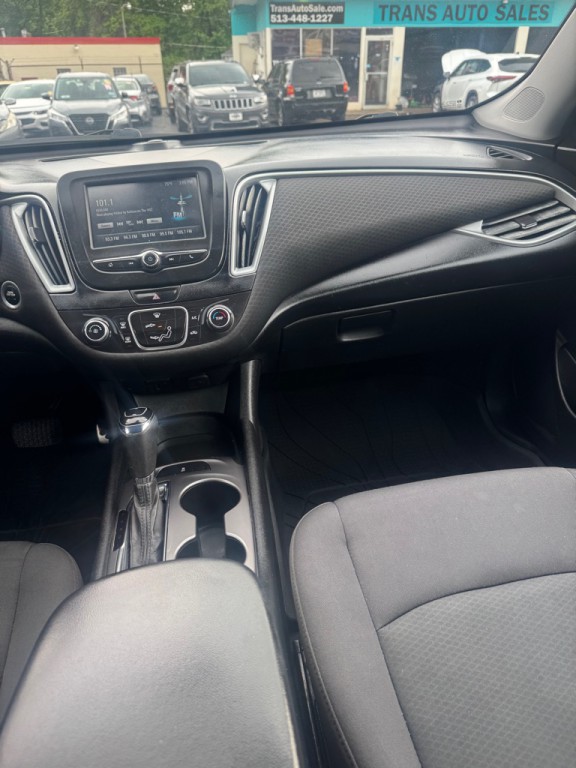 2017 Chevrolet Malibu Image 15