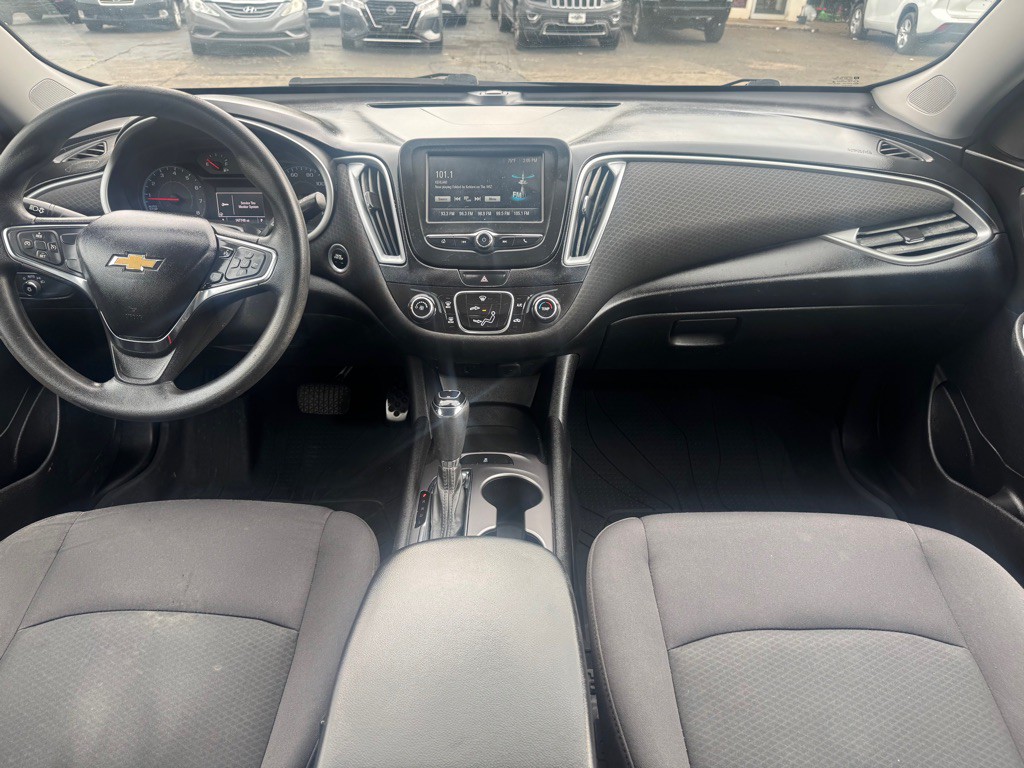 2017 Chevrolet Malibu Image 16