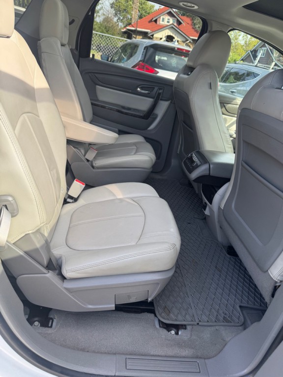 2016 GMC Acadia Image 9