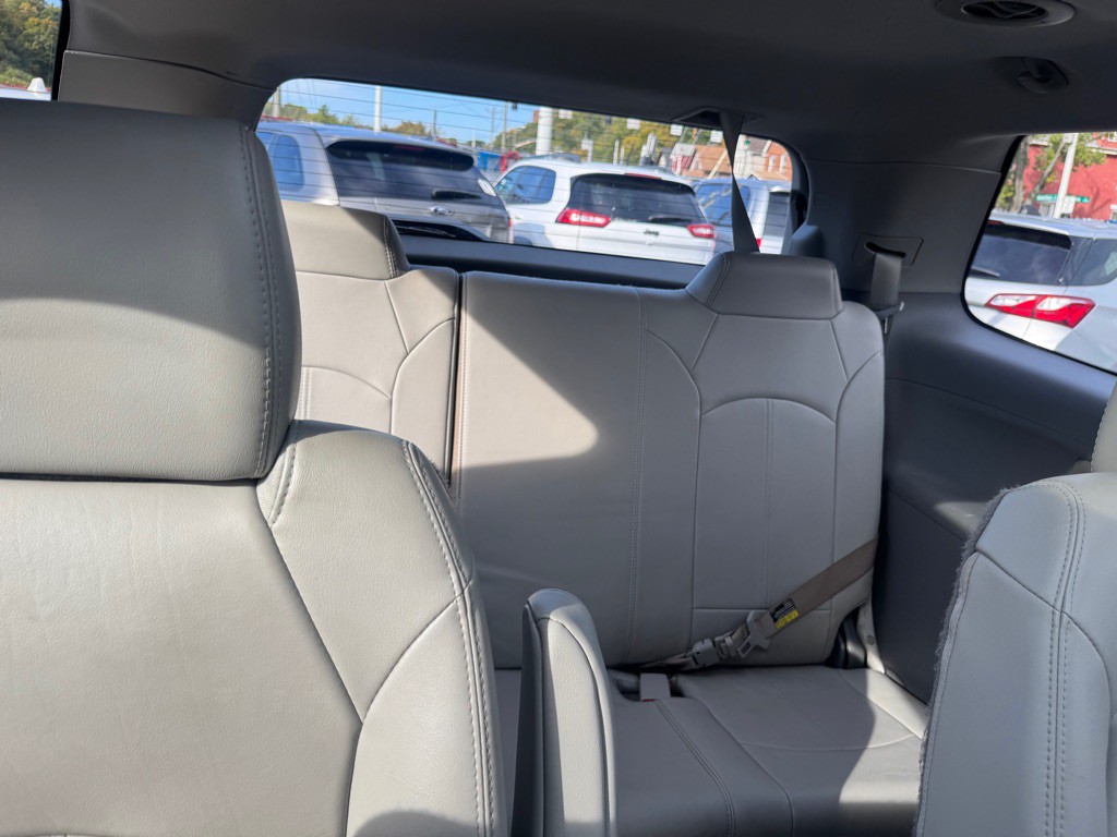 2016 GMC Acadia Image 16