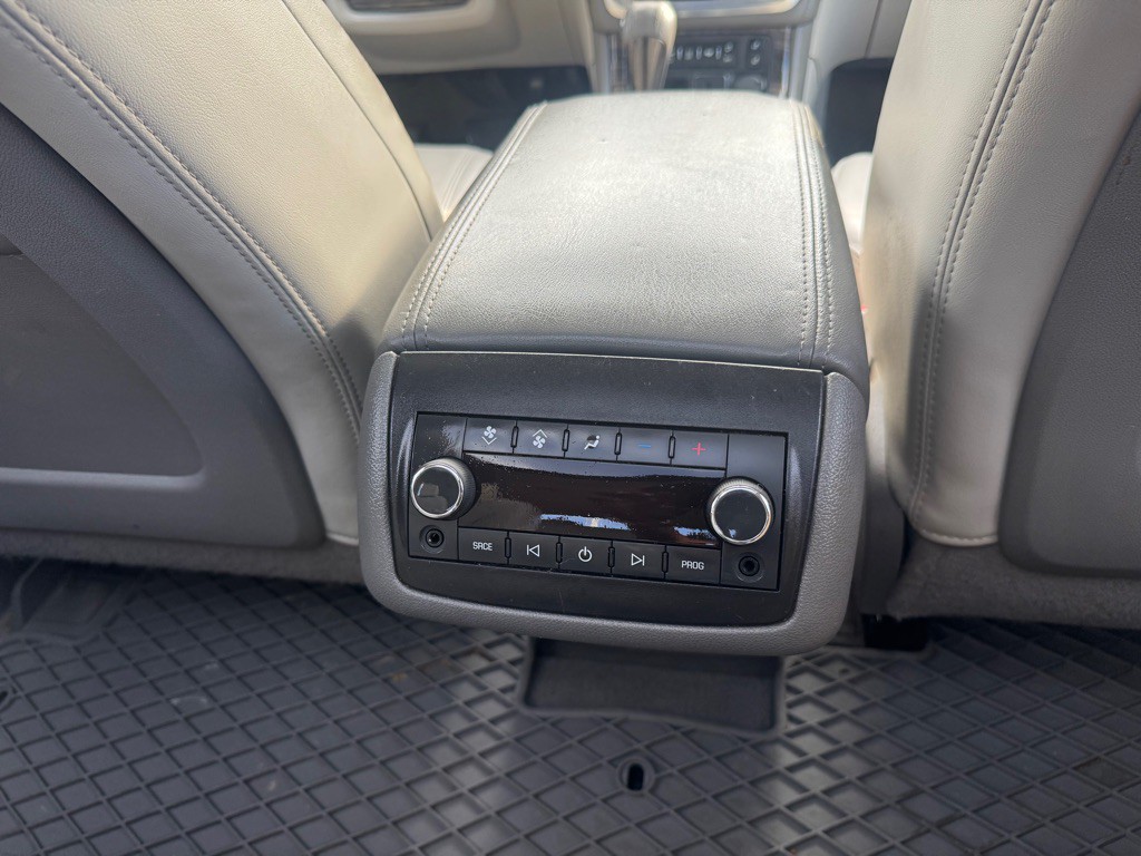 2016 GMC Acadia Image 17
