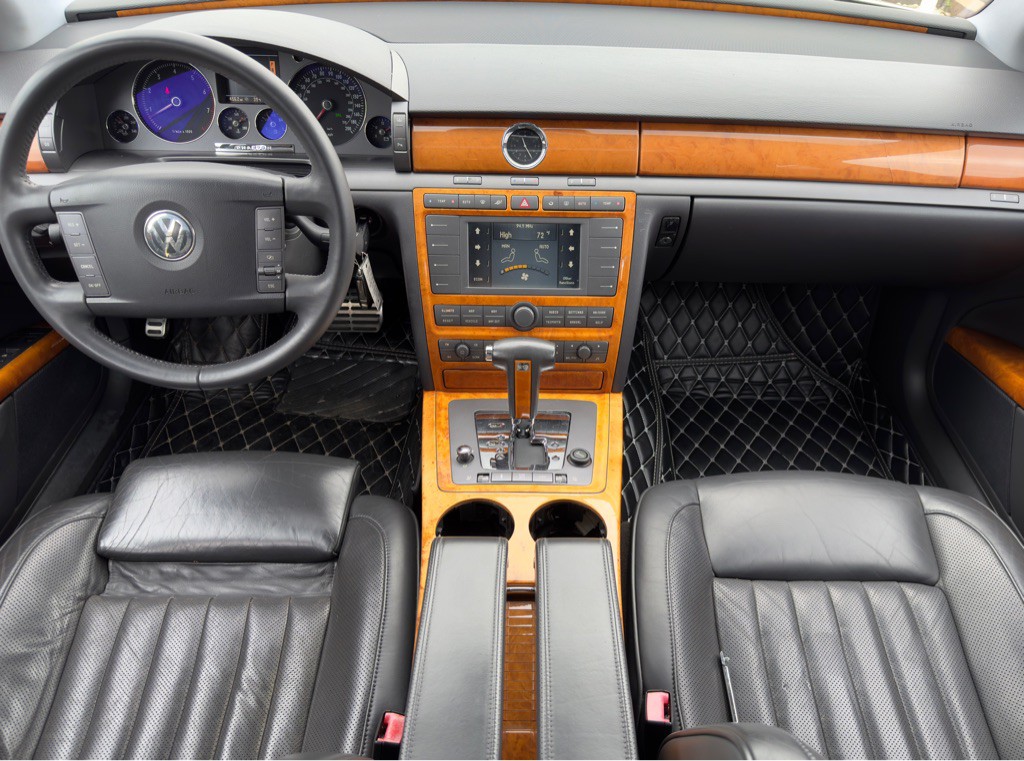 2004 Volkswagen Phaeton Image 2