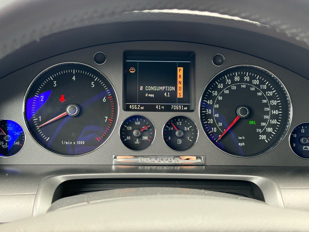 2004 Volkswagen Phaeton Image 3