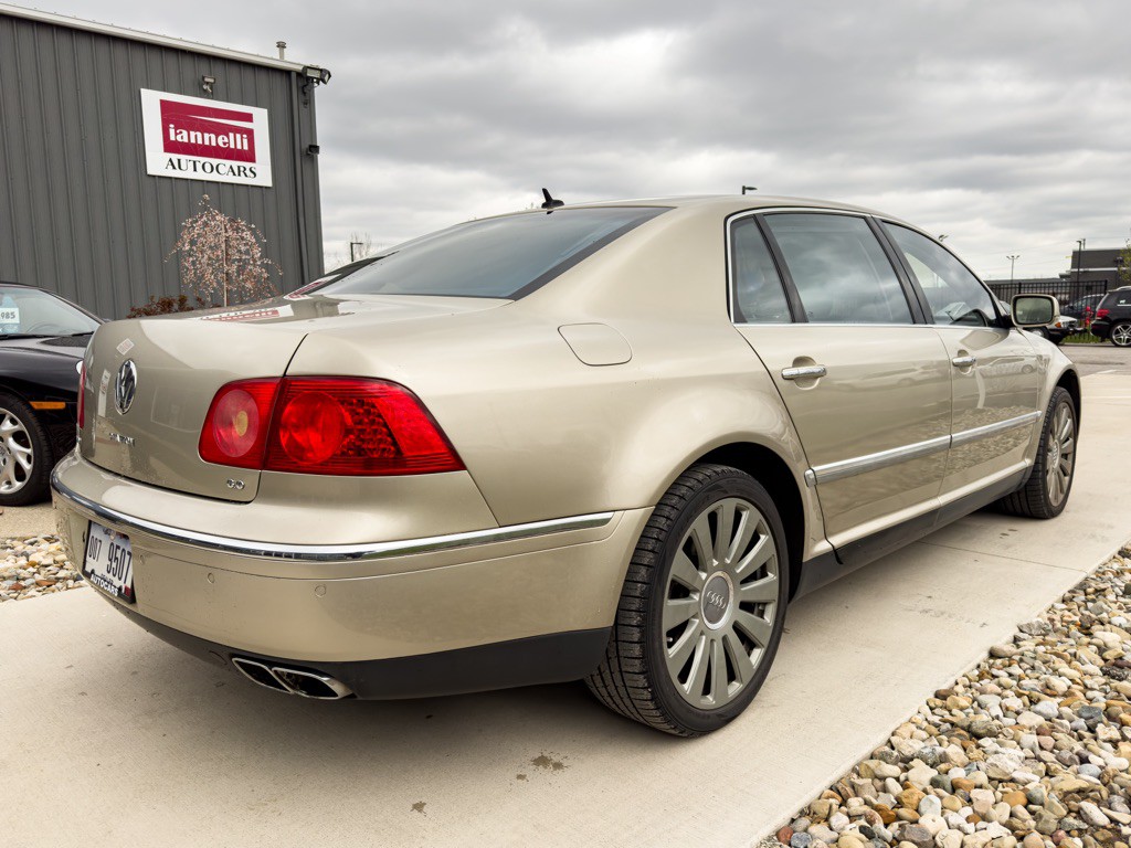 2004 Volkswagen Phaeton Image 6