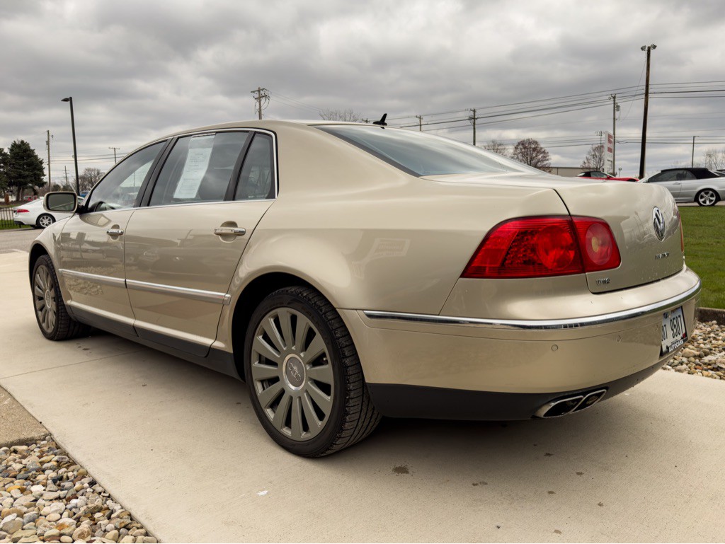2004 Volkswagen Phaeton Image 8