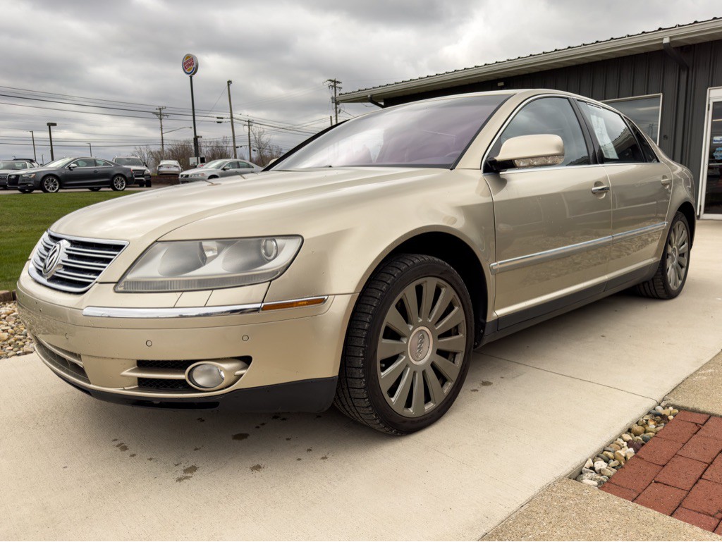 2004 Volkswagen Phaeton Image 10