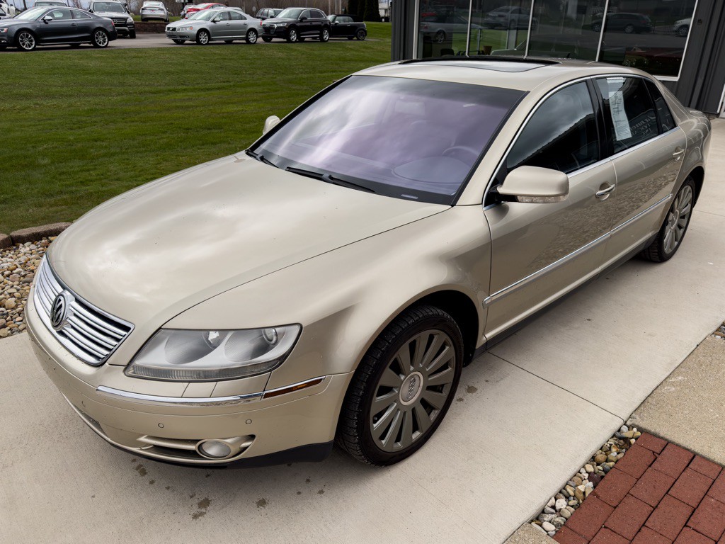 2004 Volkswagen Phaeton Image 11