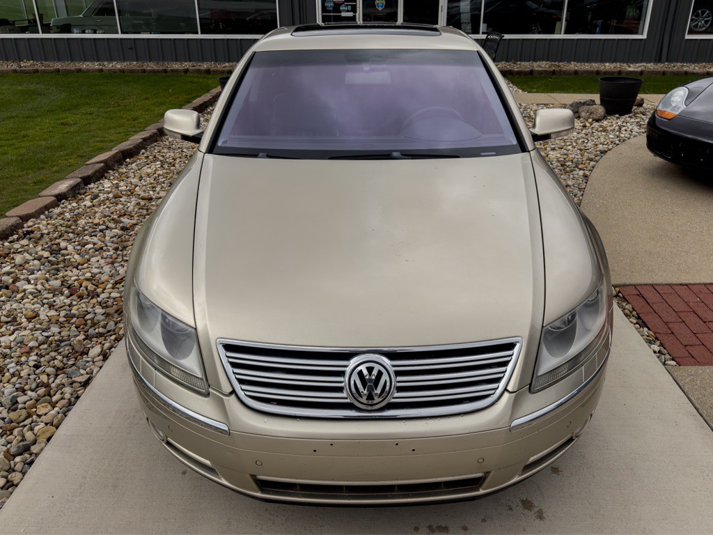 2004 Volkswagen Phaeton Image 12