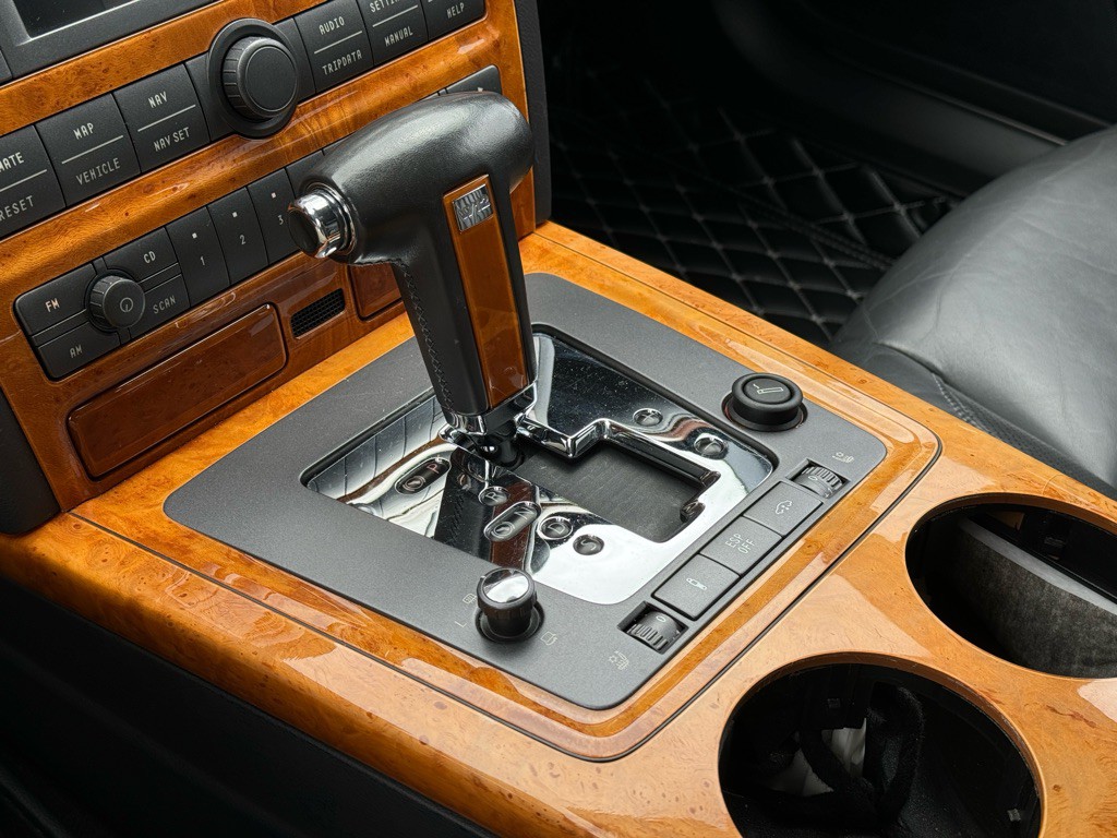2004 Volkswagen Phaeton Image 20