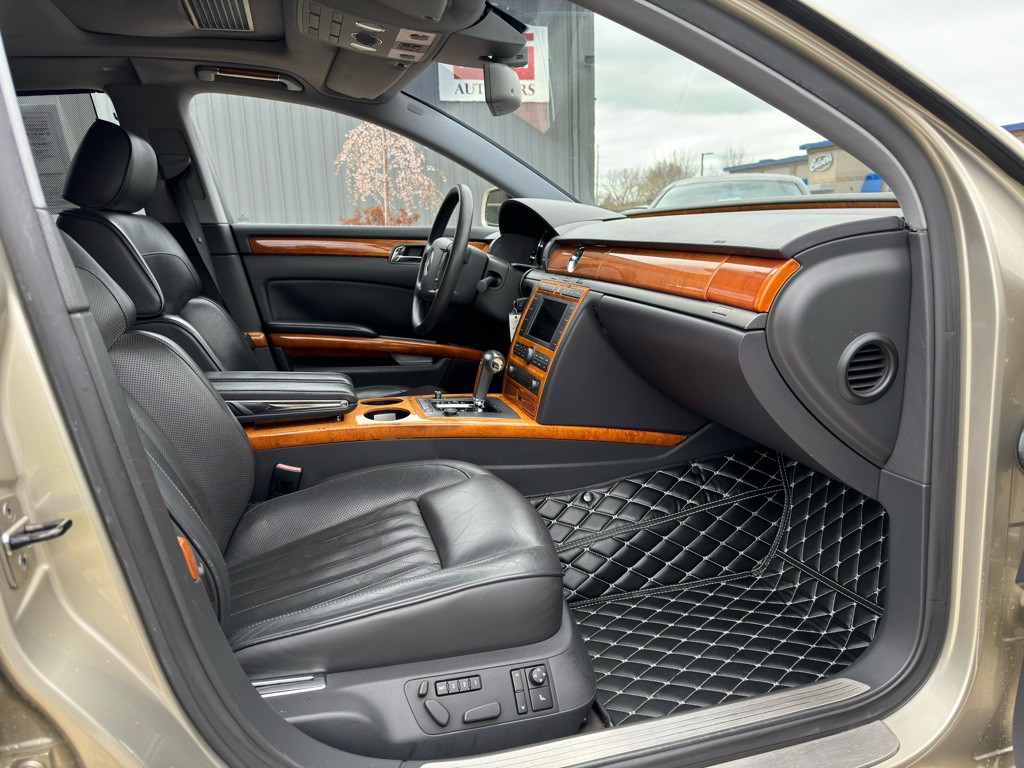 2004 Volkswagen Phaeton Image 33