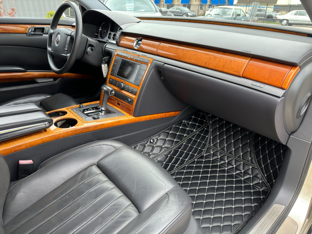 2004 Volkswagen Phaeton Image 35