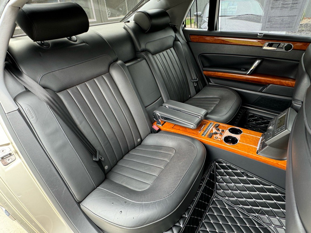 2004 Volkswagen Phaeton Image 42