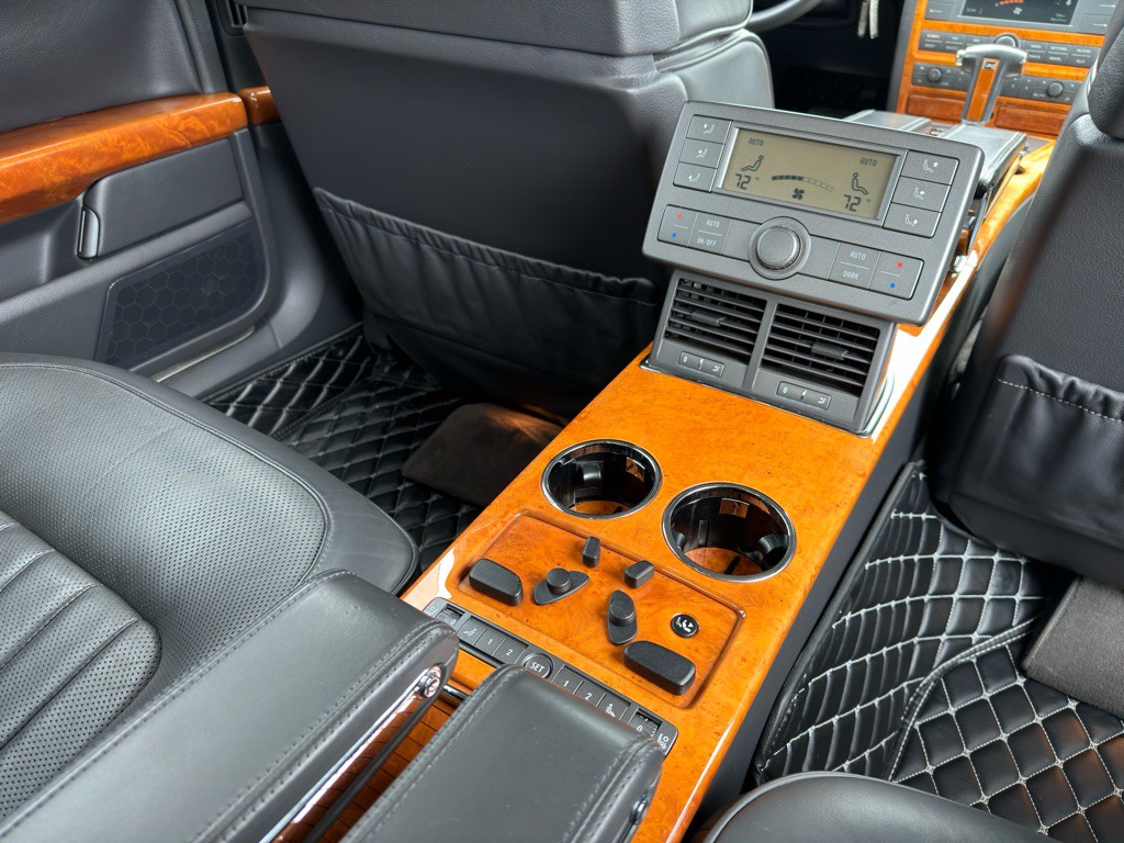 2004 Volkswagen Phaeton Image 43
