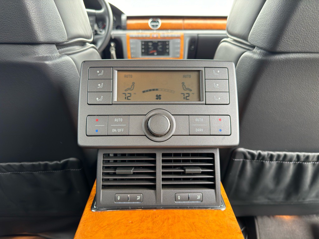 2004 Volkswagen Phaeton Image 44
