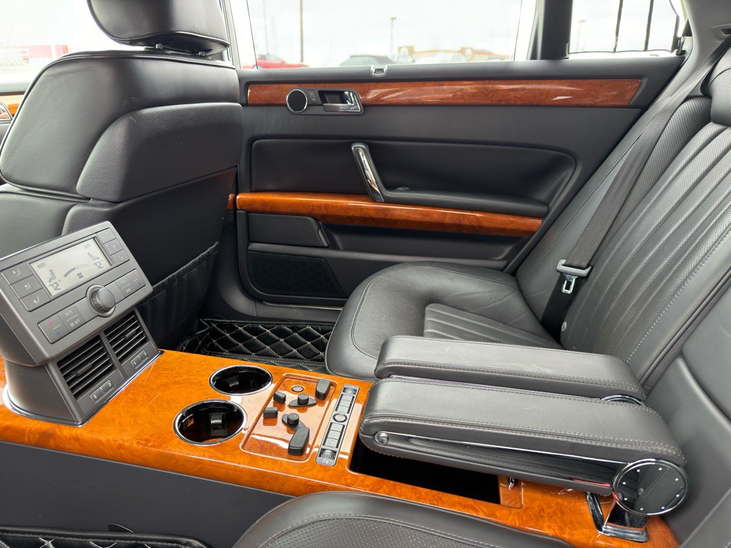 2004 Volkswagen Phaeton Image 52