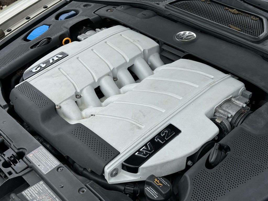 2004 Volkswagen Phaeton Image 59
