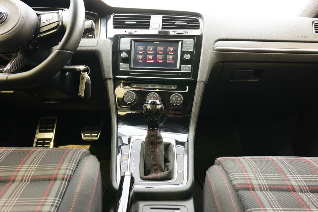 2020 Volkswagen GTI Image 24