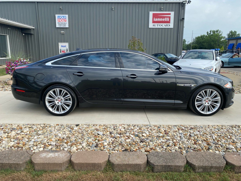 2014 Jaguar XJ Image 3