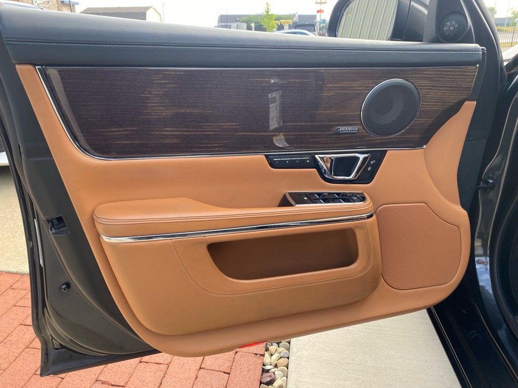 2014 Jaguar XJ Image 13