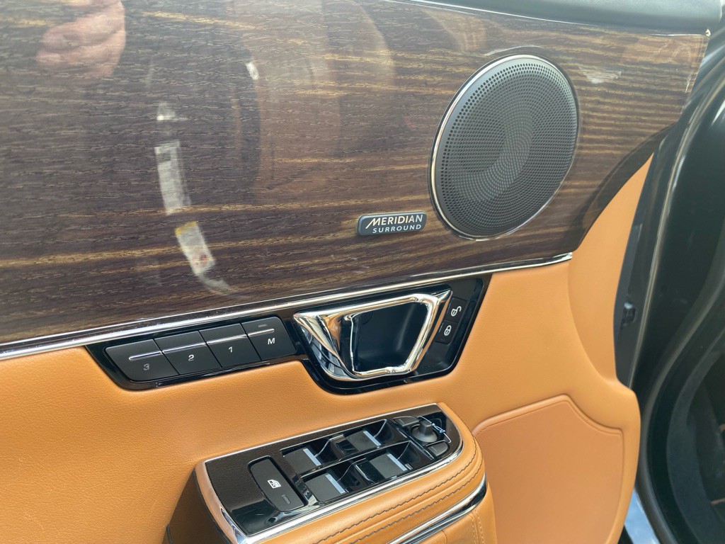 2014 Jaguar XJ Image 14