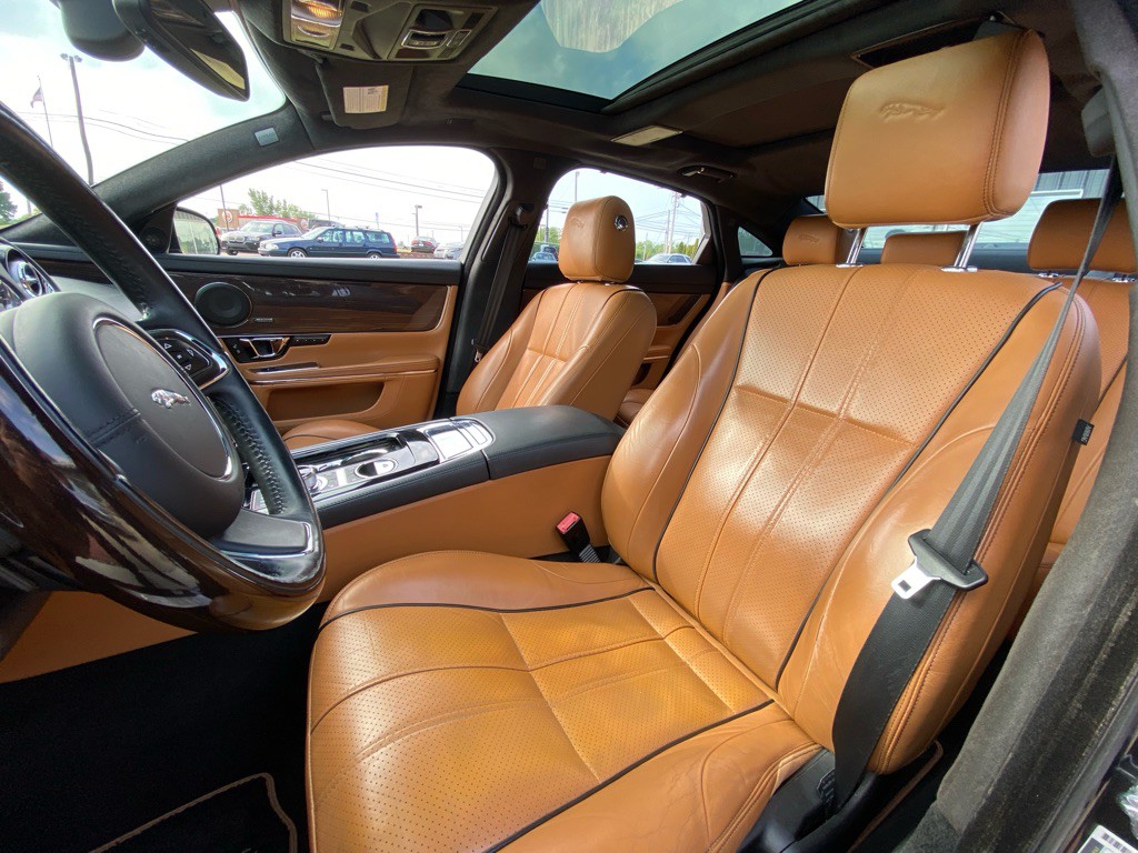 2014 Jaguar XJ Image 16