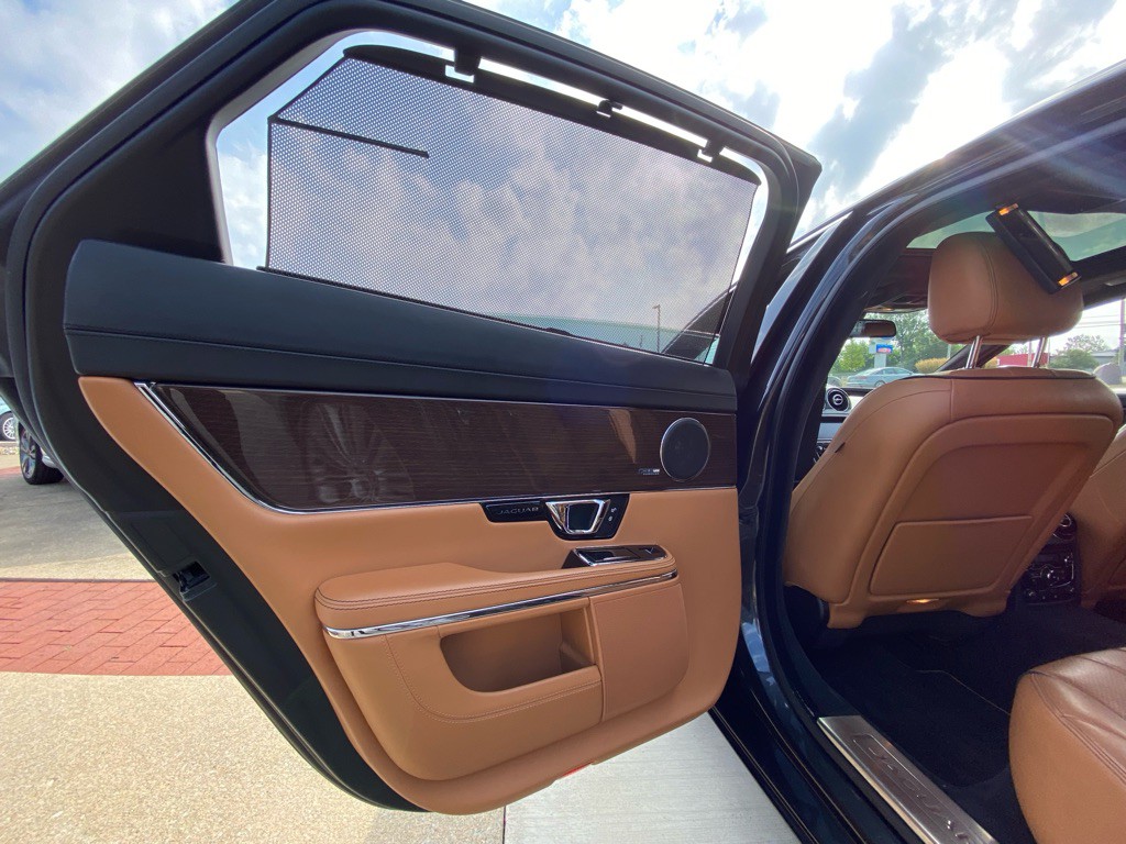 2014 Jaguar XJ Image 17