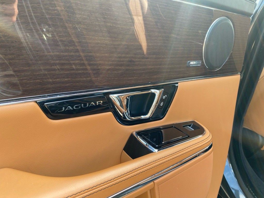 2014 Jaguar XJ Image 19