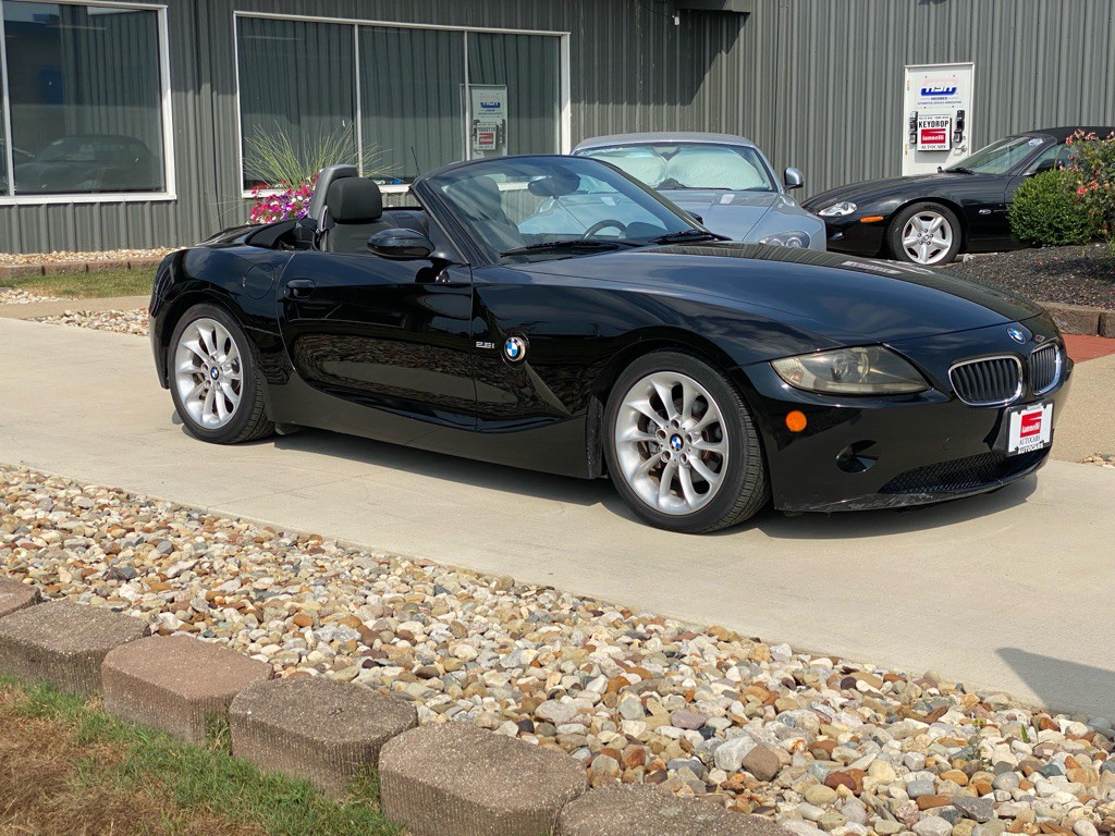 2005 BMW Z4 Image 2