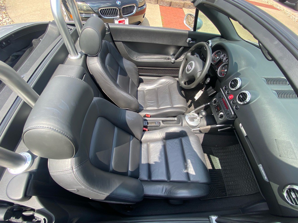 2004 Audi TT Image 8