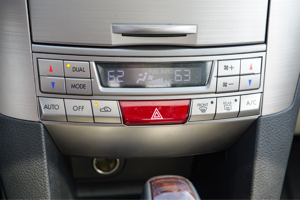 2014 Subaru Legacy Image 25