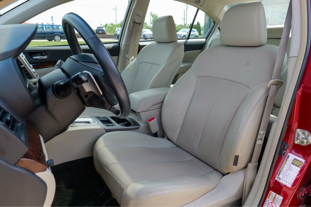 2014 Subaru Legacy Image 32