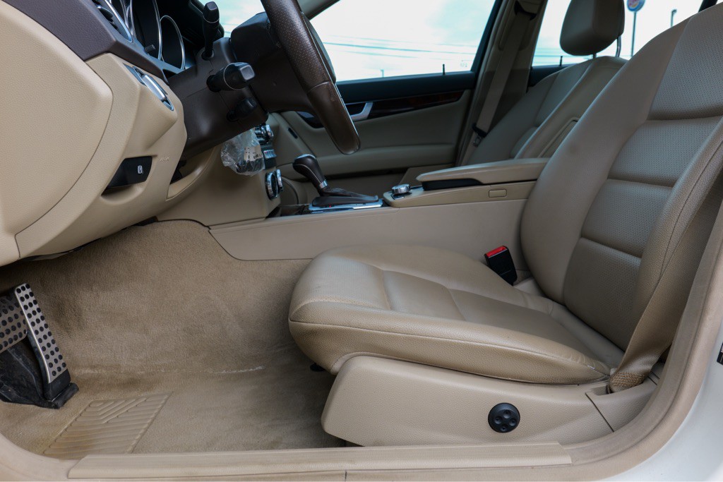 2012 Mercedes-Benz C-Class Image 23