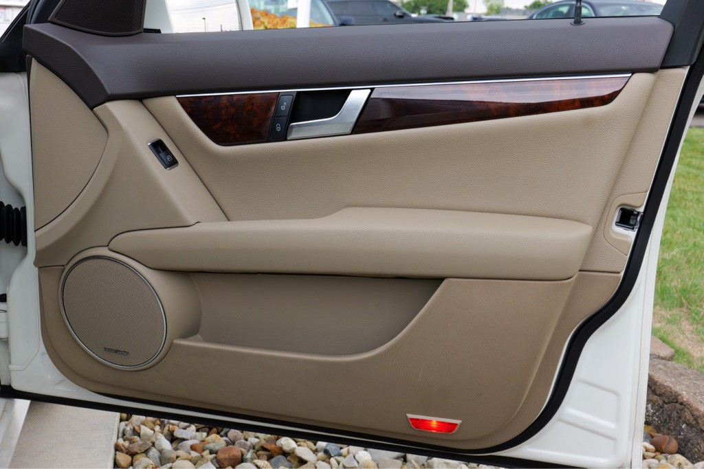 2012 Mercedes-Benz C-Class Image 37