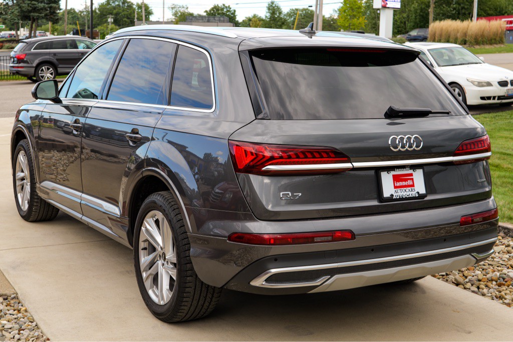 2021 Audi Q7 Image 9