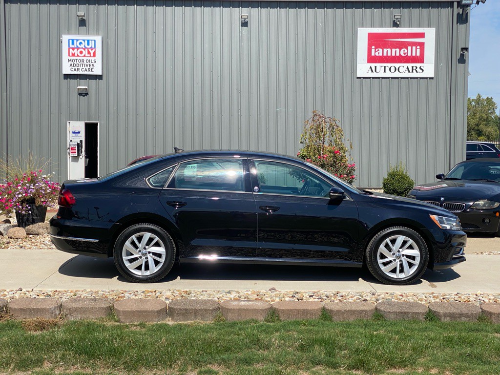 2019 Volkswagen Passat Image 2